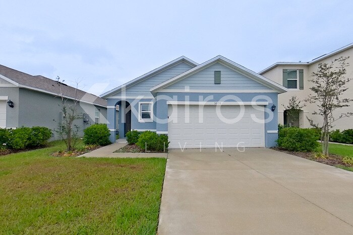 32153 Katelin Cir in Leesburg, FL - Building Photo