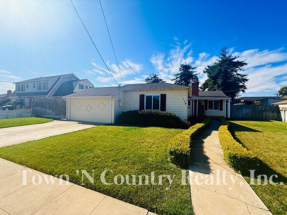 116 Hawthorne St in Salinas, CA - Building Photo