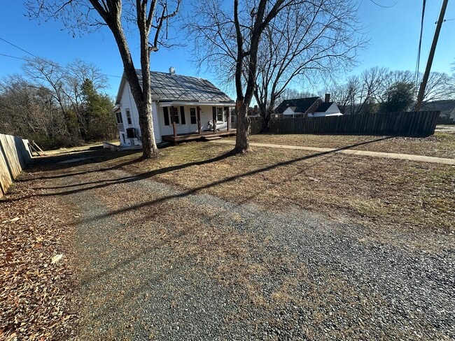 195 Triple Oak Cir in Madison Heights, VA - Building Photo - Building Photo