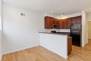526 S 13th St, Unit A in Philadelphia, PA - Building Photo