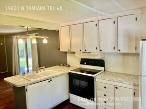19621 N Tamiami Trl in North Fort Myers, FL - Foto de edificio - Building Photo