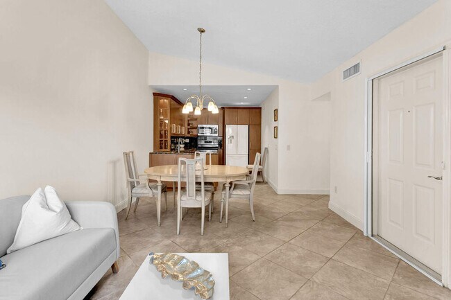 121 Waterside Dr in Hypoluxo, FL - Building Photo - Building Photo