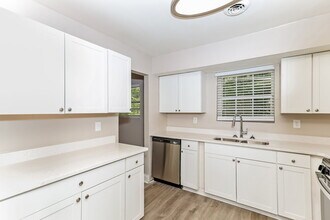 2995 Creel Rd in College Park, GA - Building Photo - Building Photo