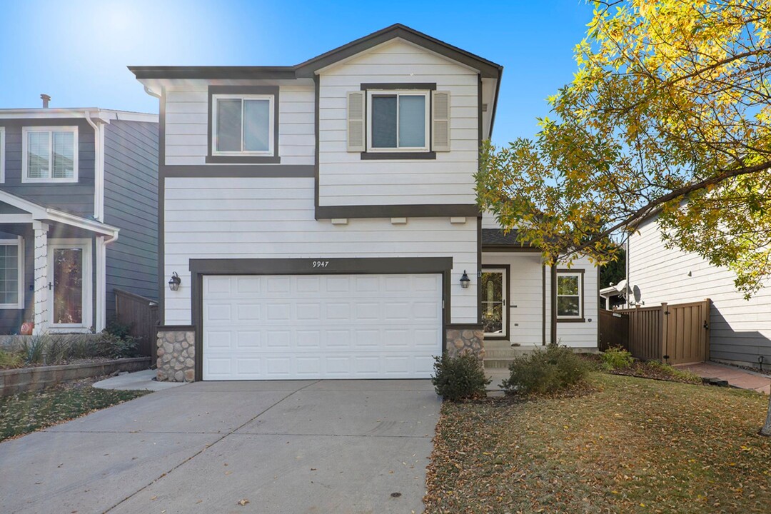 9947 Saybrook St in Littleton, CO - Foto de edificio