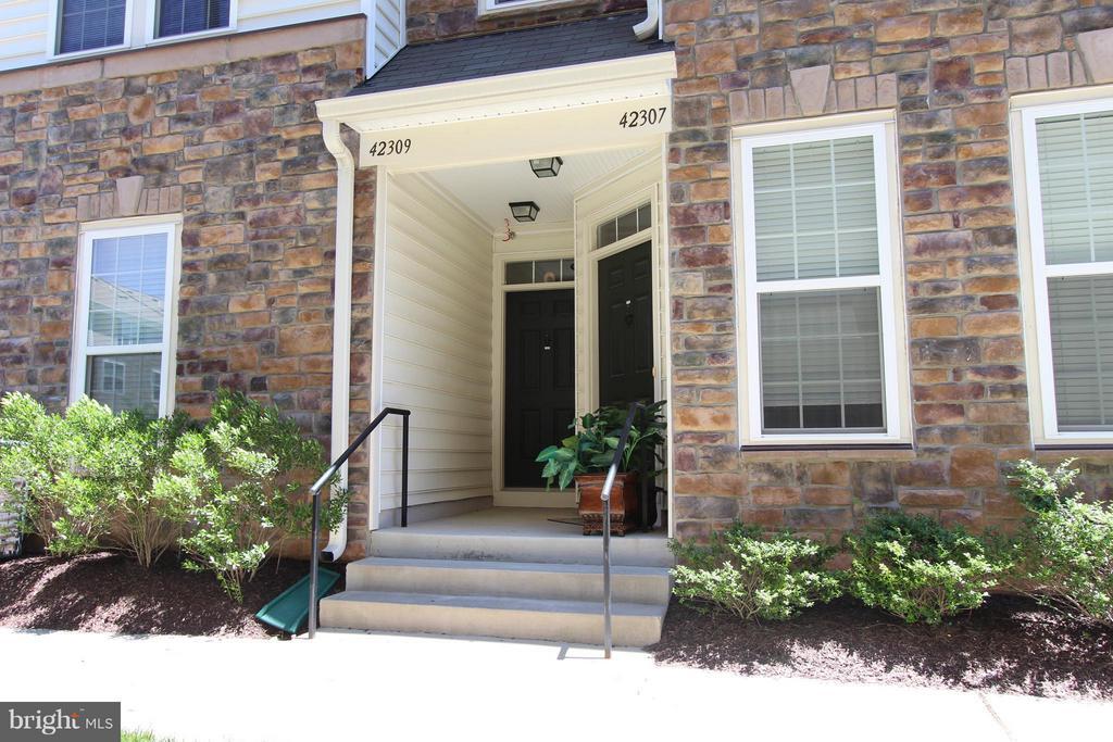 42309 San Juan Terrace in Aldie, VA - Building Photo