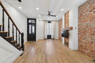 858 Perkiomen St in Philadelphia, PA - Foto de edificio - Building Photo