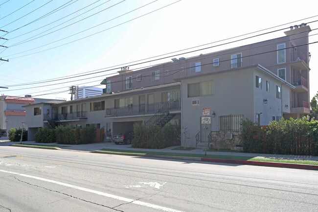 11330 Ohio Ave in Los Angeles, CA - Foto de edificio - Primary Photo