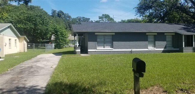 11614 Valencia Dr in Seffner, FL - Building Photo - Building Photo