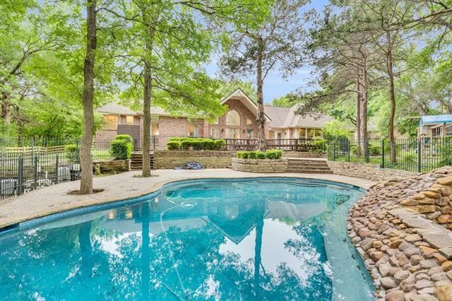 property at 102 Ridgeway Gap