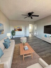 00076-609 in Los Angeles, CA - Building Photo - Building Photo