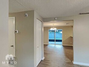 2233 Selkirk St in Valrico, FL - Foto de edificio - Building Photo