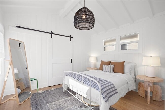 300 Coral Ave, Unit Half 1-2 in Newport Beach, CA - Foto de edificio - Building Photo