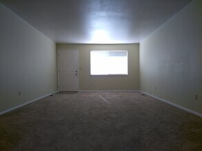 5555 N Millrun Ave in Garden City, ID - Building Photo - Building Photo