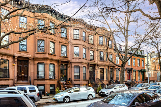 474 Waverly Ave in Brooklyn, NY - Foto de edificio - Building Photo