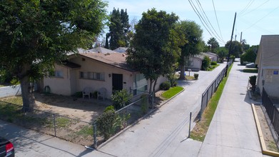 5204 Santa Ana St in Cudahy, CA - Building Photo - Building Photo