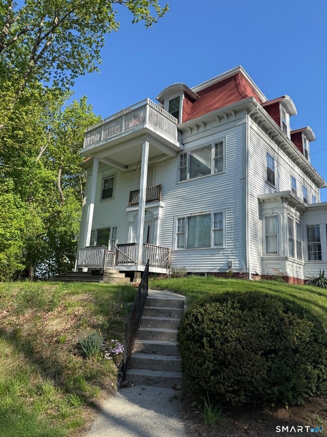 24 Wilkinson St in Putnam, CT - Building Photo - Building Photo