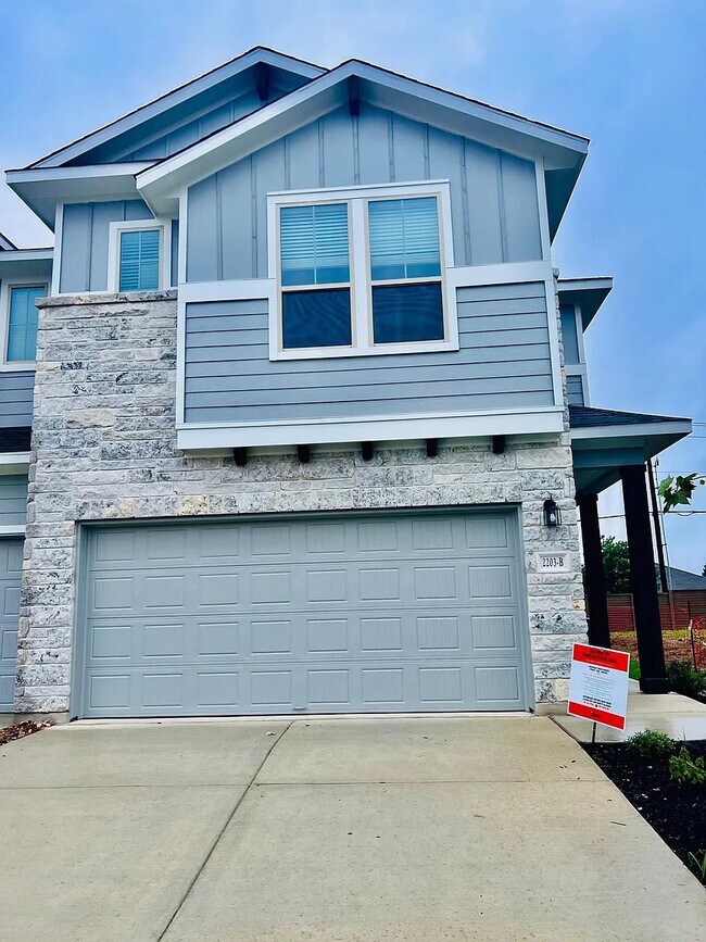 Room in Townhome on Cowbird Path in Pflugerville, TX - Building Photo - Building Photo