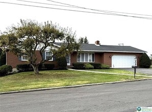 559 Heckman Ave in Nazareth, PA - Building Photo - Building Photo