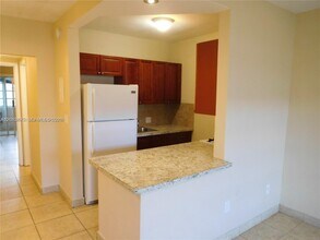 100 NW 204th St in North Miami Beach, FL - Building Photo - Building Photo