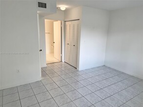 1123 NW 124th Ct in Miami, FL - Building Photo - Building Photo