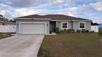 358 Hibiscus Dr in Poinciana, FL - Building Photo