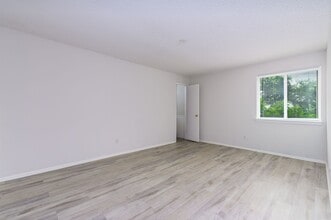 Riverside Heights in Riverside, MO - Foto de edificio - Building Photo