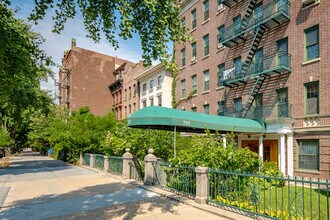 295 Washington Ave in Brooklyn, NY - Building Photo - Building Photo