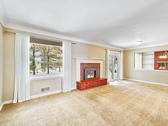 341 Herman Terrace in Hopkins, MN - Foto de edificio - Building Photo