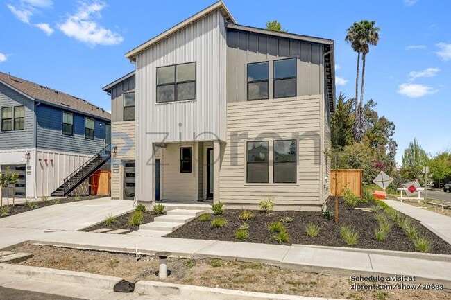 2203 Versaro Dr in Santa Rosa, CA - Building Photo - Building Photo