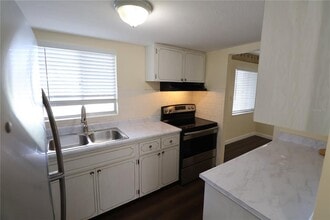 5939 17th St W in Bradenton, FL - Building Photo - Building Photo