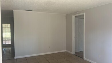 1734 Elise Marie Dr in Seffner, FL - Building Photo - Building Photo