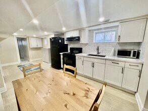 120 Eastchester Av in St Catharines, ON - Building Photo - Building Photo