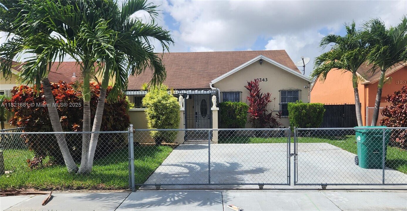 3243 NW 203rd Ln in Miami Gardens, FL - Building Photo