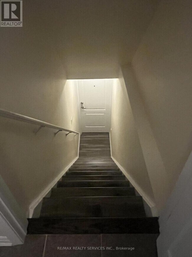 31 Leadenhall Rd in Brampton, ON - Building Photo - Building Photo