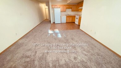 3112 S Cedar Crest Ct in Independence, MO - Building Photo - Building Photo