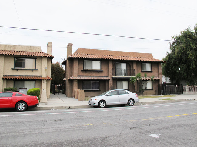 319 N Alhambra Ave in Monterey Park, CA - Building Photo - Building Photo