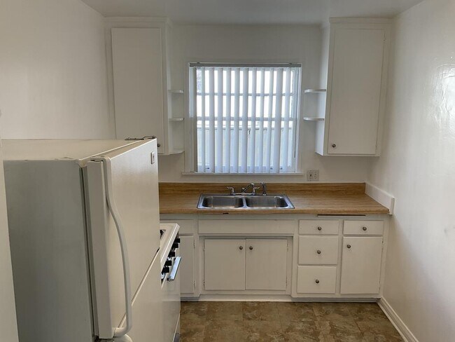 4971-4975 1/4 Franklin Ave in Los Angeles, CA - Building Photo - Building Photo