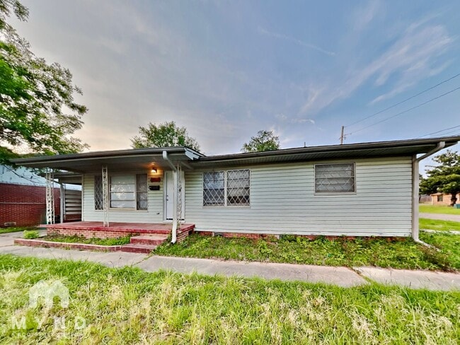 302 Mc Cartney Blvd in Texarkana, TX - Foto de edificio - Building Photo