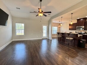 36 Wythe St in Hinesville, GA - Foto de edificio - Building Photo