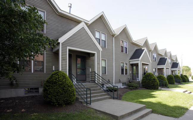 Oxford Gardens Apartments in Providence, RI - Building Photo - Building Photo