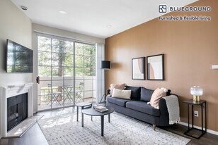 114 N Doheny Dr, Unit SI FL2-ID1033 in West Hollywood, CA - Building Photo