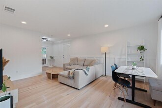 5001 Dove Springs Dr in Austin, TX - Building Photo - Building Photo