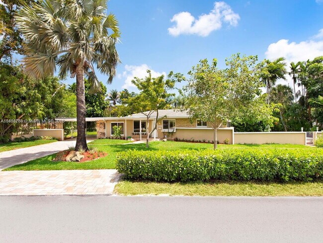 10643 NE 10th Ave in Miami Shores, FL - Building Photo - Building Photo