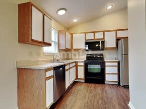 547 Rosebud Cir in Walton, KY - Building Photo - Building Photo