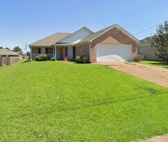 24 Hulsey Cove in Jackson, TN - Building Photo