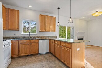 71 Monarch Dr in Streamwood, IL - Building Photo - Building Photo