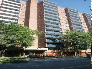 1275 Elgin St in Burlington, ON - Building Photo - Building Photo