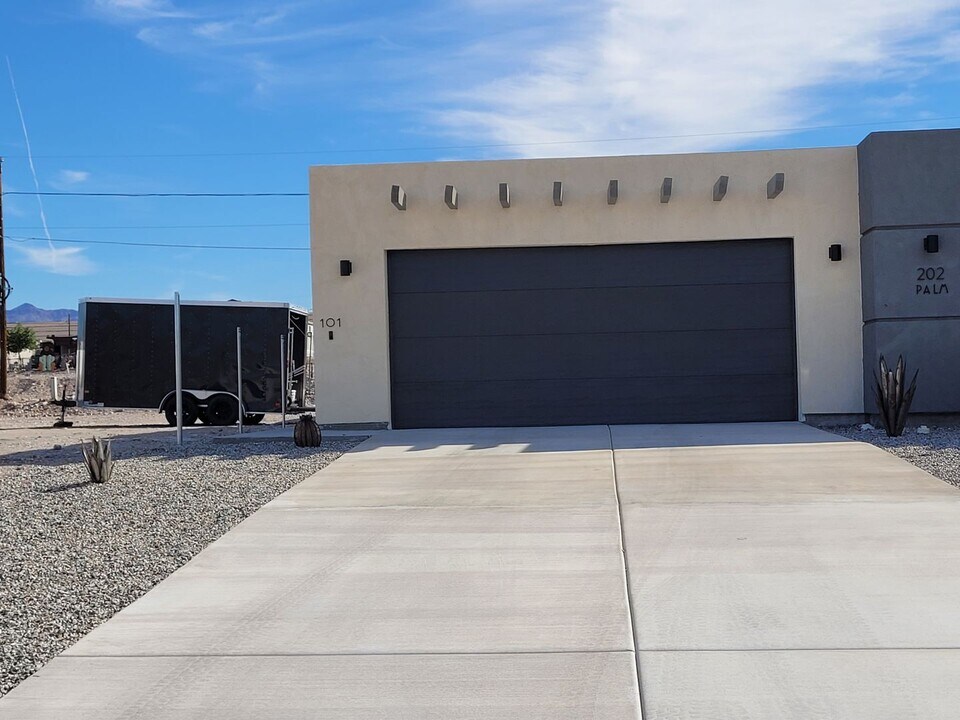 202 Palm Ave in Bullhead City, AZ - Building Photo