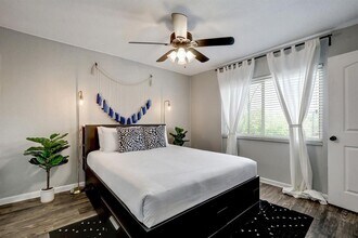 1202 Newning Ave in Austin, TX - Foto de edificio - Building Photo