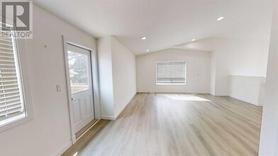 9604 Hillcrest Dr in Grande Prairie, AB - Building Photo - Building Photo